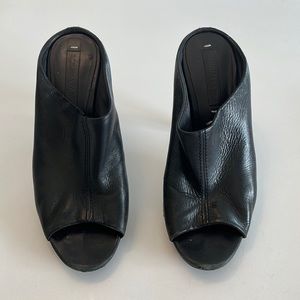 BCBG black mules great leather shoes size 6.5